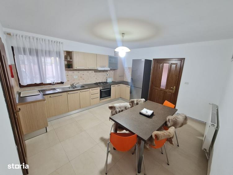 Casă cu 4 camere decomandat în Central