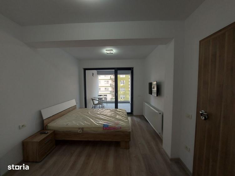 Apartament cu 2 camere decomandat în Tractorul
