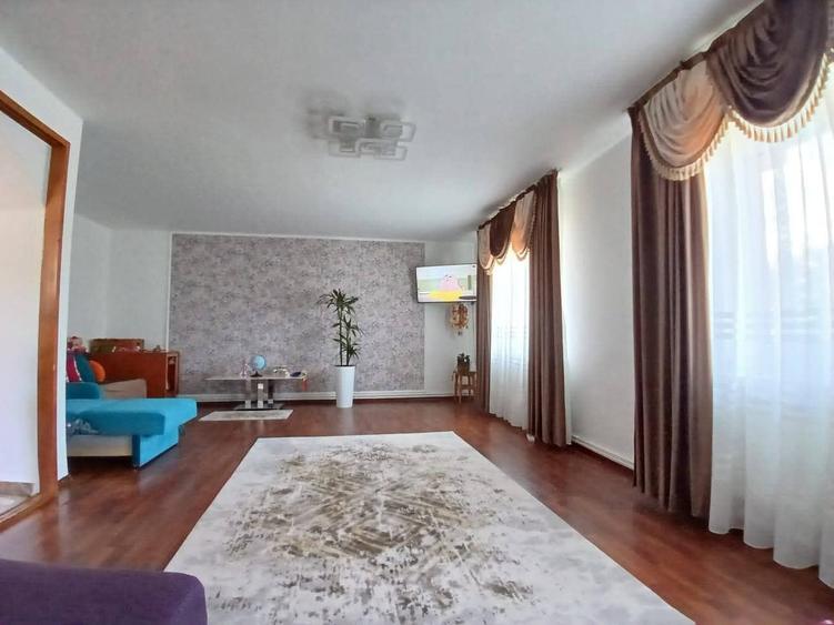 Casă cu 4 camere cu Teren 769 Mp în Șișești