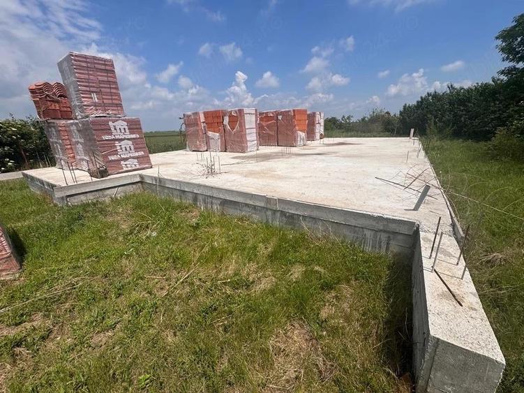 teren intravilan de vanzare cu materiale de constrctie in apropiere de Timisoara . - 1