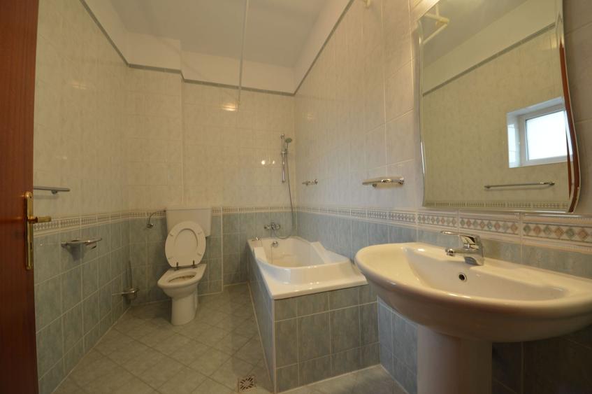 Casă individuală cu 7 camere cu Garaj în Herăstrău