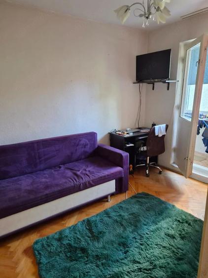 Apartament cu 3 camere semidecomandat în Cetății