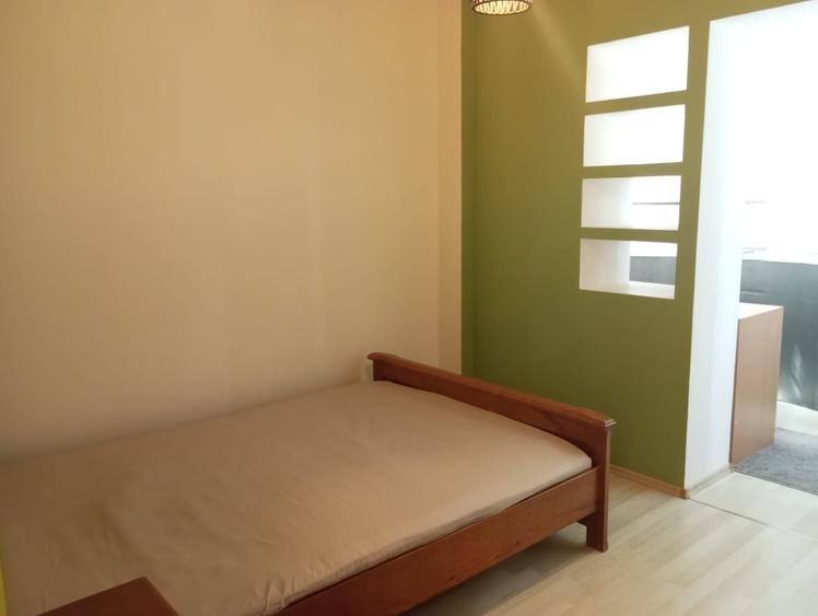 Apartament cu 3 camere semidecomandat în Plopilor
