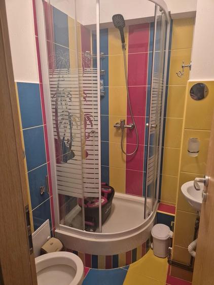 Apartament cu 3 camere decomandat în Aradului