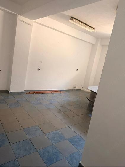 Casă cu 4 camere cu Teren 303 Mp în Giulești