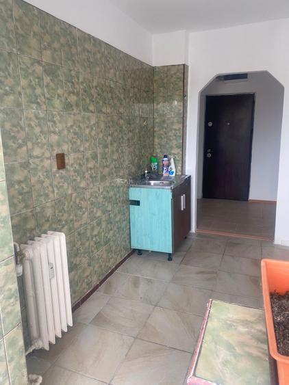 Apartament cu 2 camere decomandat în Km 4-5