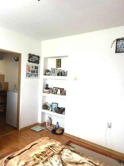 Apartament cu 3 camere decomandat în Triaj