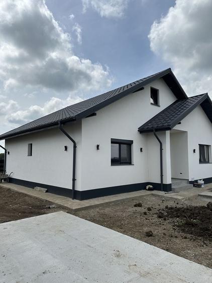 Casă cu 4 camere în Ciurbești