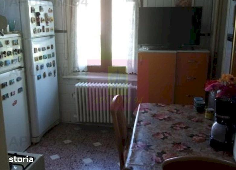 Apartament cu 9 camere în Cotroceni