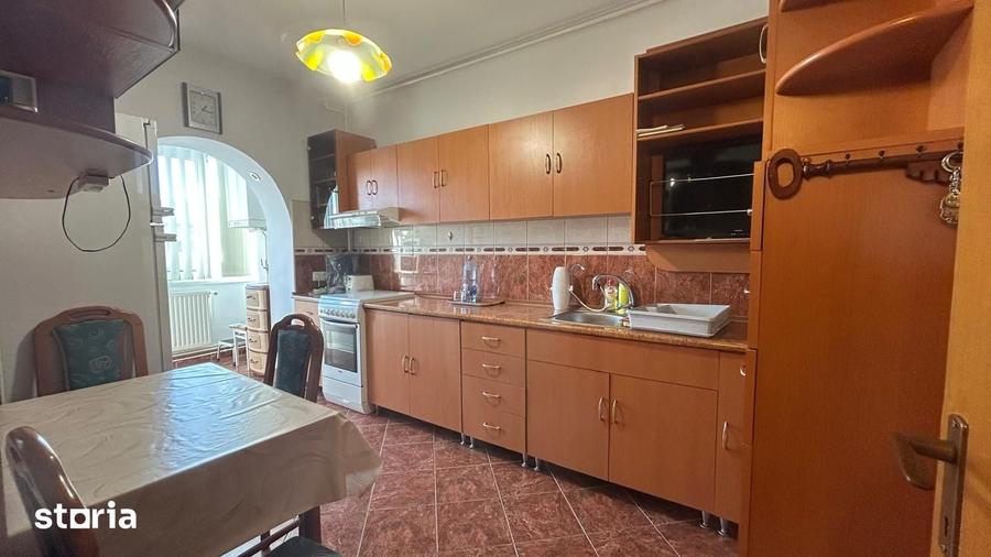 Apartament cu 3 camere decomandat în Valea Cetății