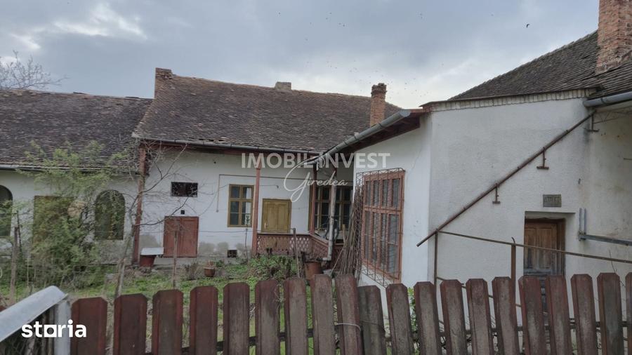 Casă cu 5 camere cu Teren 666 Mp în Central