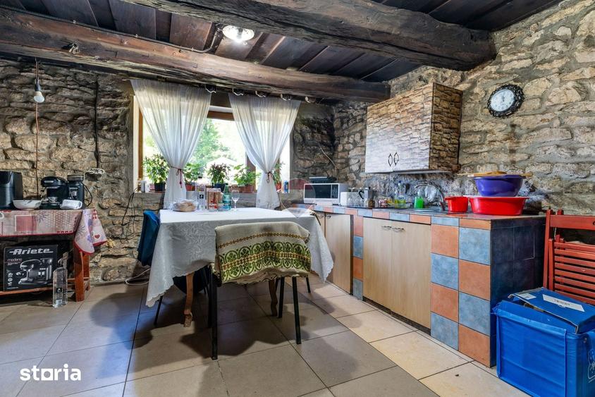 Casă cu 7 camere cu Teren 2700 Mp în Tureni