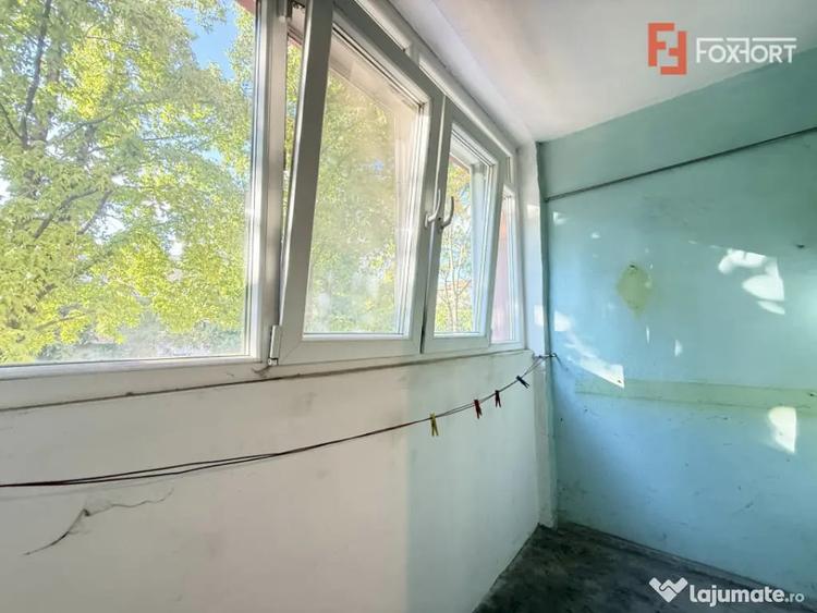 Apartament cu 3 camere semidecomandat în Circumvalațiunii