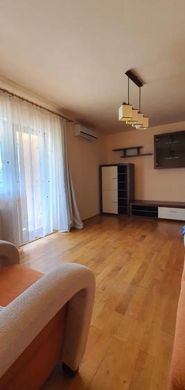Apartament cu 3 camere decomandat în Nufărul