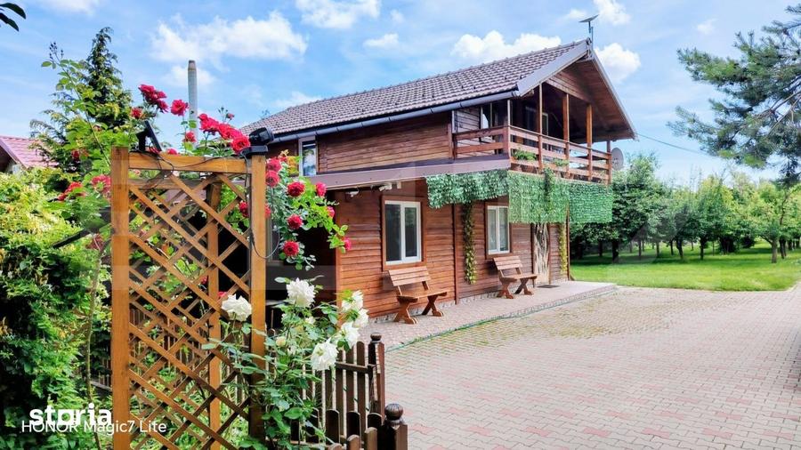 Casă cu 5 camere cu Teren 2800 Mp în Moldovenești