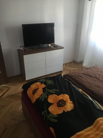 Apartament cu 4 camere decomandat în Soarelui