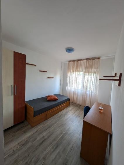 Apartament cu 4 camere decomandat în Gară