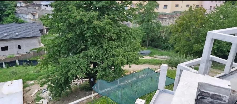 Casă cu 3 camere cu Teren 1000 Mp în Central