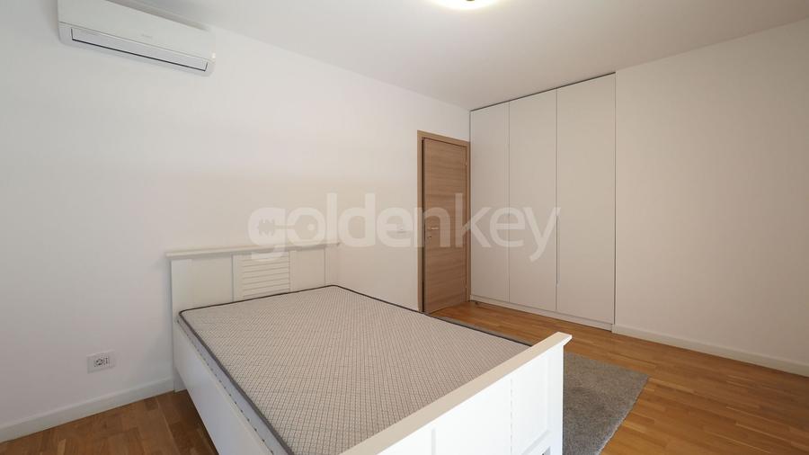 Apartament cu 4 camere decomandat în Băneasa