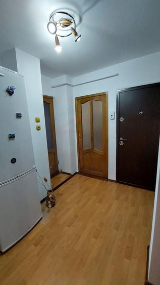 Apartament cu 3 camere decomandat în Siderurgiștilor