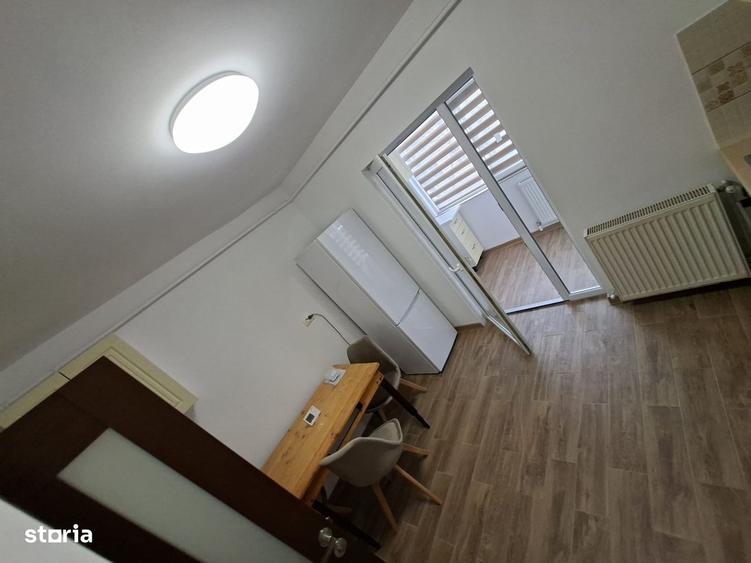 Apartament cu 3 camere decomandat în Eremia