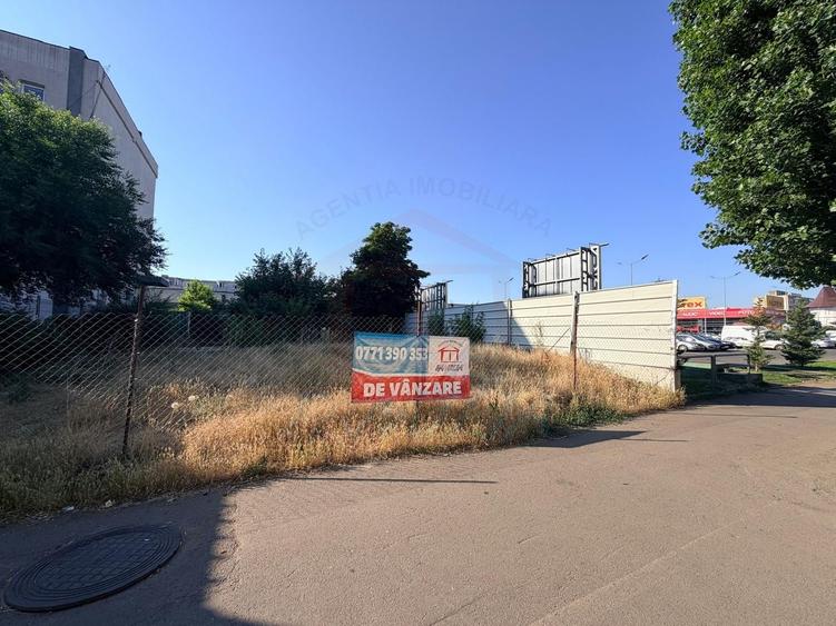 Teren Construcții intravilan de 300 mp, în Micro 21