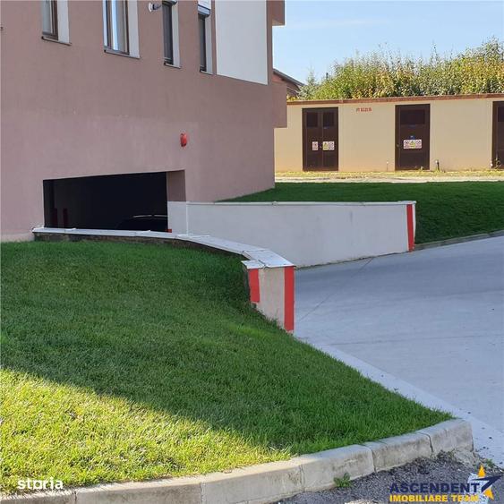 Apartament cu 4 camere decomandat, mobilat în Tractorul