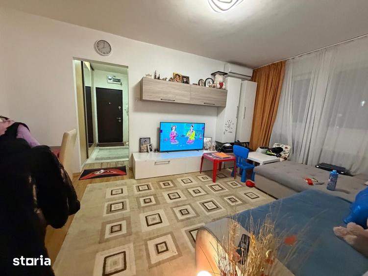 Apartament cu 3 camere semidecomandat în Dristor