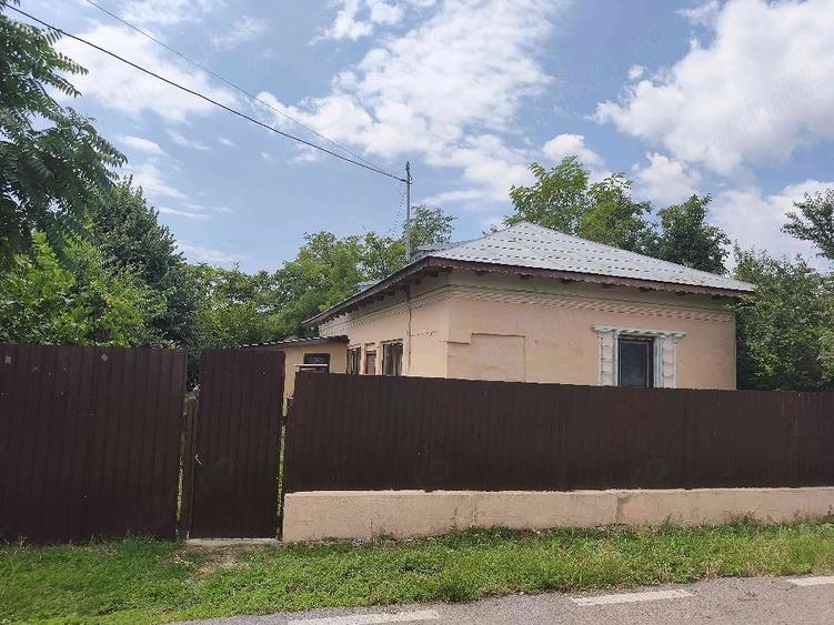 Casă cu 7 camere cu Teren 1400 Mp în Ologeni