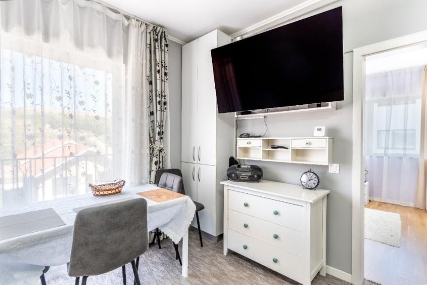 Apartament cu 2 camere semidecomandat, mobilat în Chinteni
