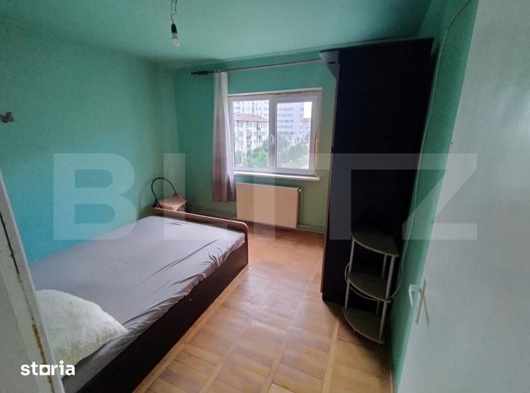 Apartament cu 3 camere decomandat în Craiovița Nouă