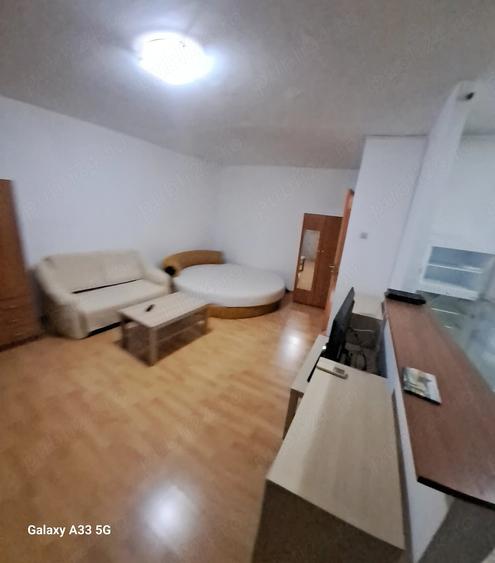 Garsonieră decomandată în Central