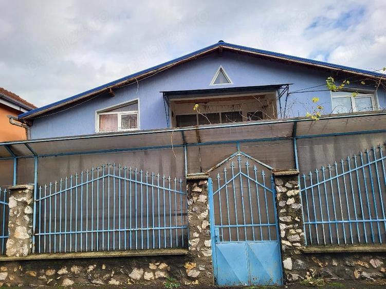 Casă cu 4 camere cu Teren 840 Mp în Central