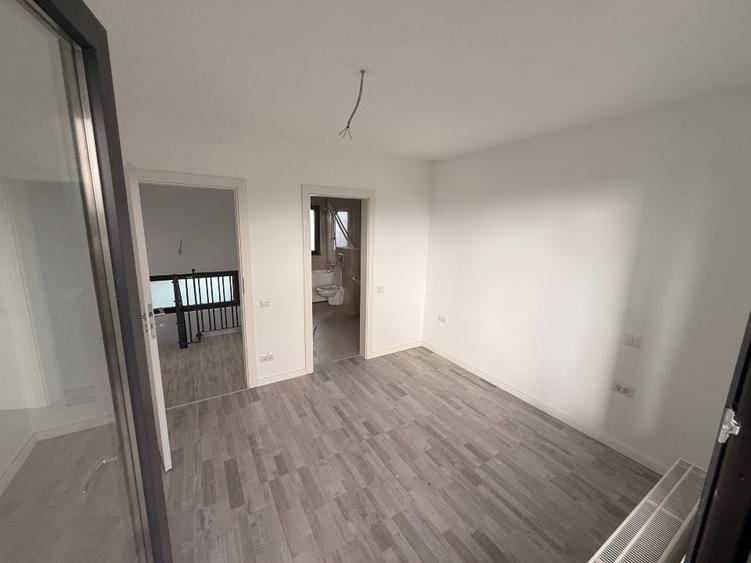Duplex cu 4 camere cu Canalizare în Brătășanca
