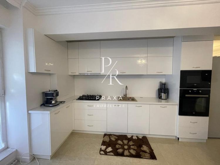 Apartament cu 4 camere semidecomandat, mobilat în Florești