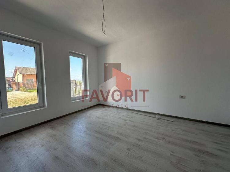 Duplex cu 3 camere cu Canalizare în Sânandrei