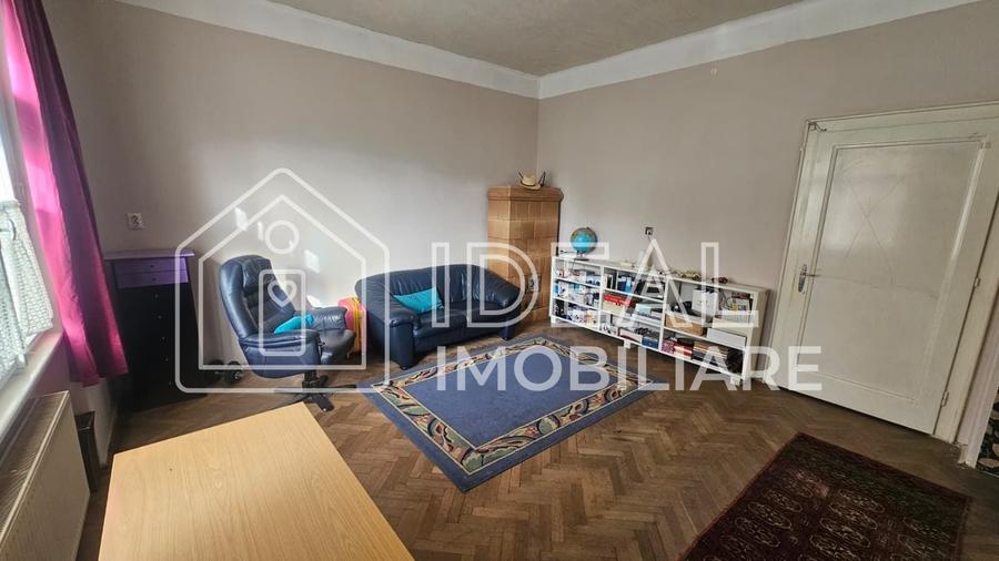 Casă individuală cu 6 camere cu Canalizare în Central