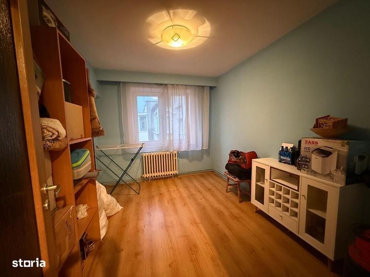 Apartament cu 4 camere decomandat în Central