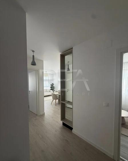 Apartament cu 3 camere semidecomandat, mobilat în Băneasa