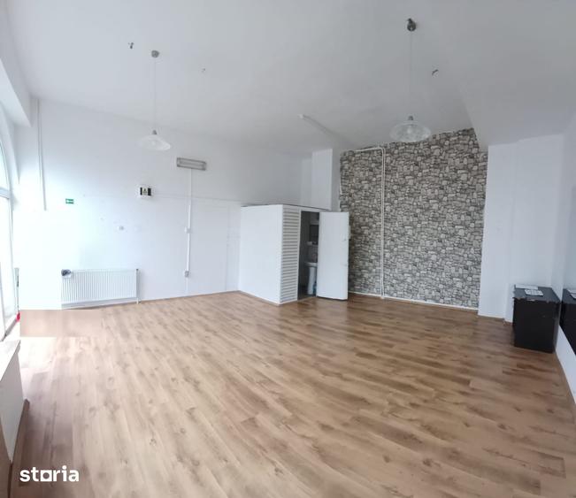 Spațiu comercial, de 35 mp, în Delfinariu