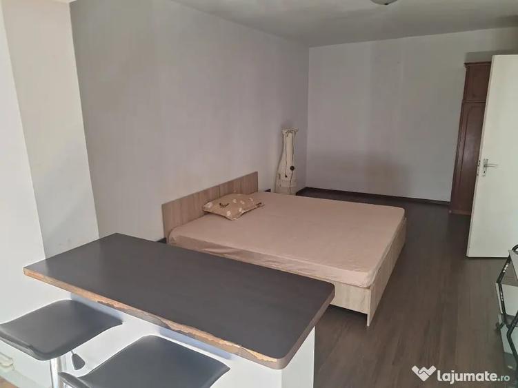 Apartament cu 2 camere decomandat în Piața Nouă