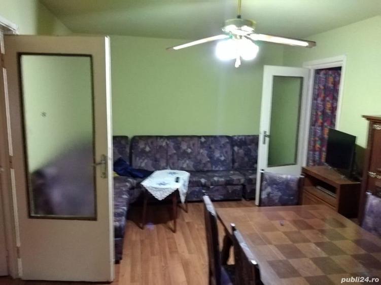 Apartament cu 3 camere semidecomandat în Micro I