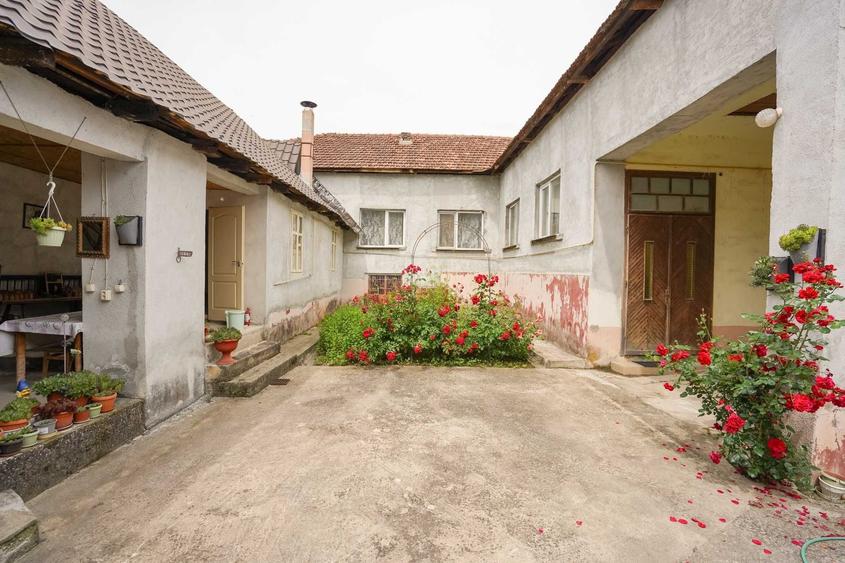Casă cu 4 camere în Central