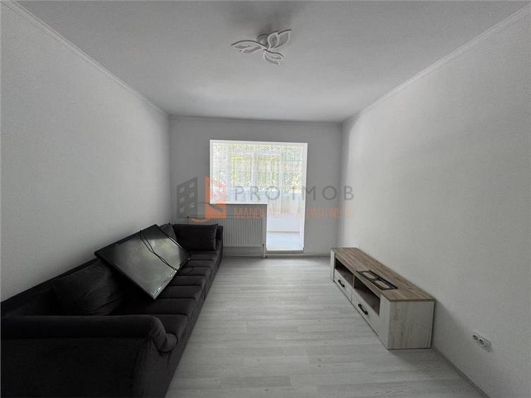 Apartament cu 2 camere decomandat în 1 Decembrie
