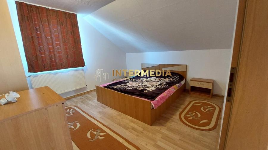 Apartament cu 3 camere decomandat, mobilat în Cetate