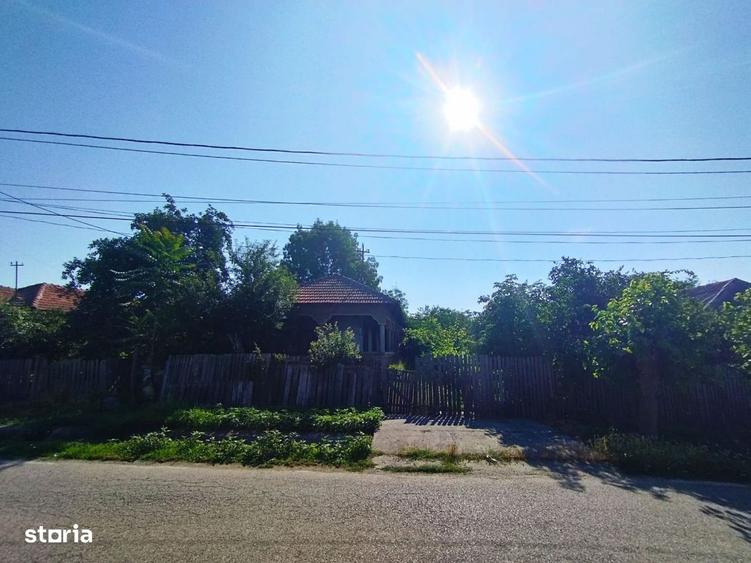 Casă cu 3 camere cu Canalizare în Budeni