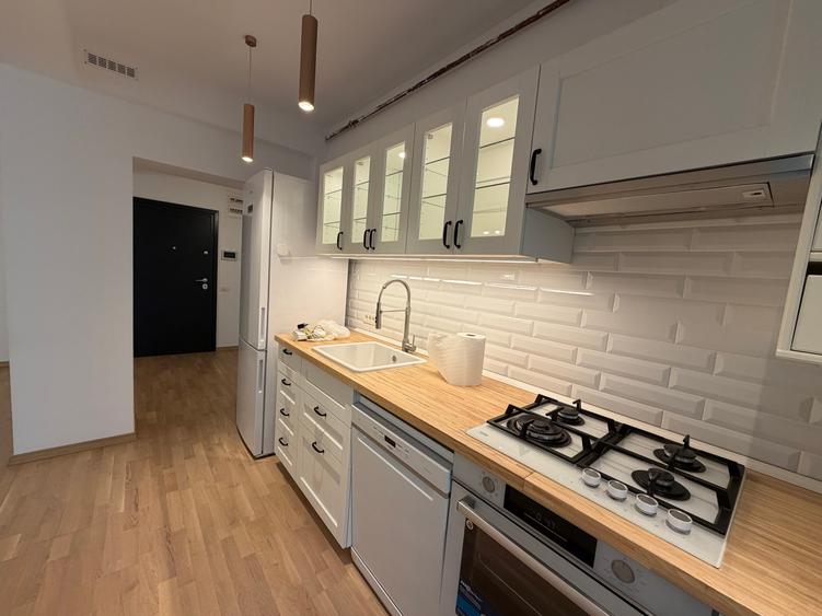 Apartament cu 3 camere decomandat în Arcul de Triumf