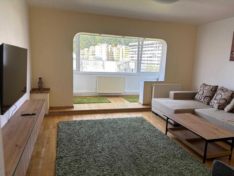 Apartament cu 3 camere decomandat în Răcădău