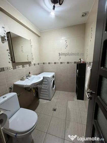 Apartament cu 3 camere semidecomandat în Colentina