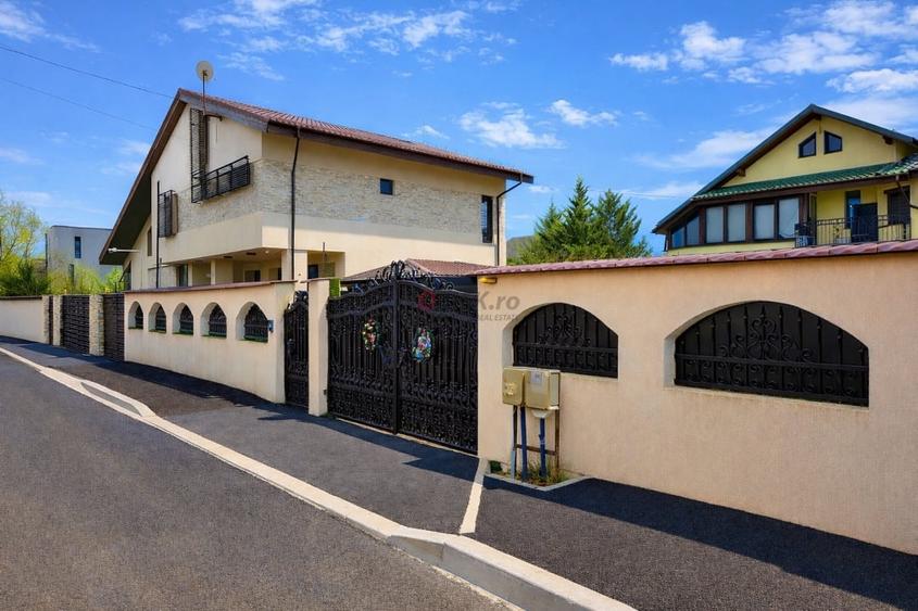 Casă individuală cu 8 camere cu Canalizare în Mogoșoaia